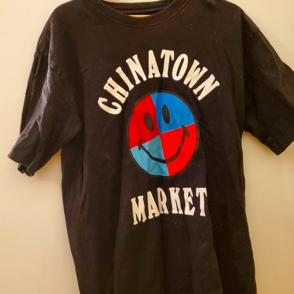 Chinatown Market x Smiley UO exclusive black tee - Picture 1 of 4